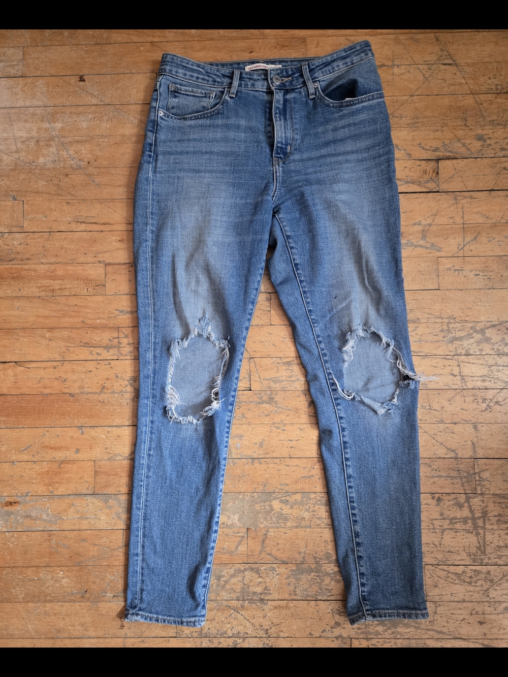 Women’s Blue Distressed Knee Skinny Jeans